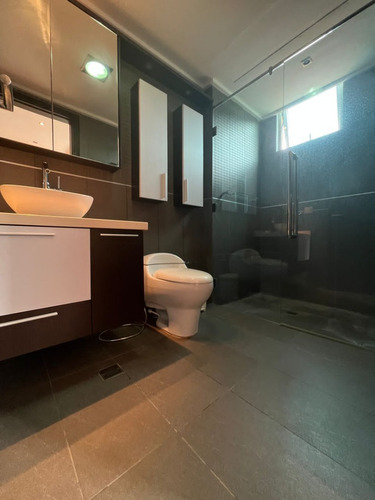 Imagen 19 de 26 de Fernando Perez Vende Lujoso Apartamento En Las Chimeneas Res The Lofts, Valencia La Trigaleña