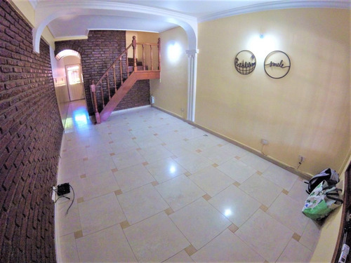 Imagen 3 de 14 de Duplex De 3 Amb Con Cochera // Perito Moreno 1853