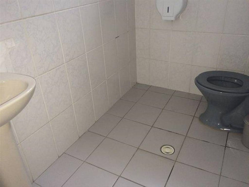 Imagem 8 de 16 de Cinco Salas Comercial Proxima Ao Centro De Sao Vicente, Com +/- 100 M2 Em Avenida Movimentada Com Escolas Padaria Farmacia Feira Livre E Ponto De Onibus E Lotacao Tudo Por Perto Venha Conferir - Hm18