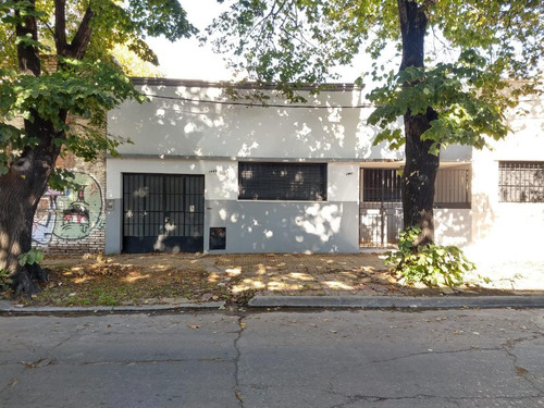 Casa Venta 4 Dormitorios 2 Baños 1 Cochera Terreno 10 X 30 Mts - 300 Mts 2 - La Plata
