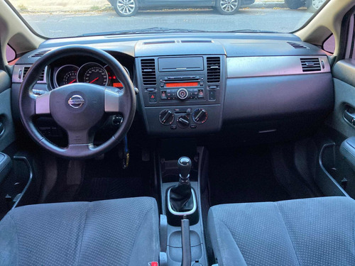Imagen 5 de 15 de Nissan Tiida 1.8 Visia 5 P 2013