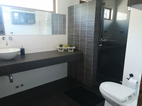Imagen 9 de 22 de Amplia Y Cómoda Casa En Excelente Ubicación