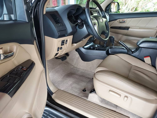 Imagen 9 de 14 de Toyota Fortuner Sr
