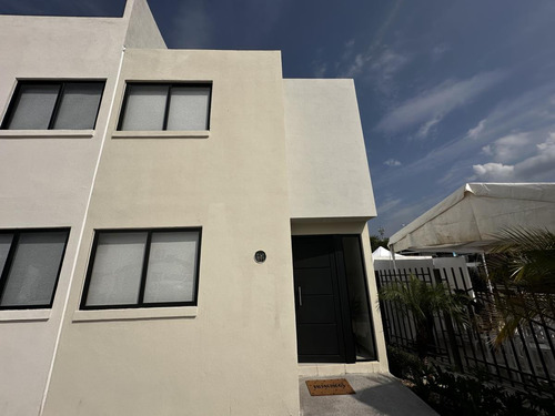 Casas En Venta En Los Olvera Frente A Shoenstatt