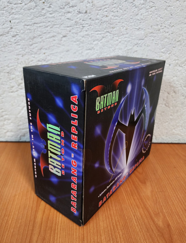 Neca Replica: Batman Beyond Batarang Blue Con Luz Proplica