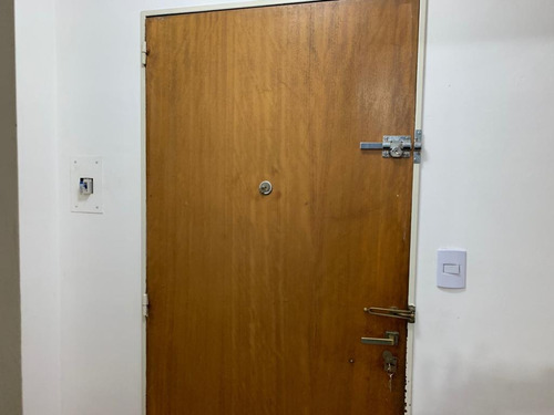 Imagen 7 de 10 de Caseros Centro En Venta Unico Departamento De 2 Ambientes Arriba De La Farmacia Central Sobre Urquiza F: 7953