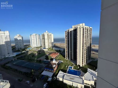 Departamento En Venta A Estrenar, 2 Dormitorios, Torre Gauguin, Playa Brava, Punta Del Este.