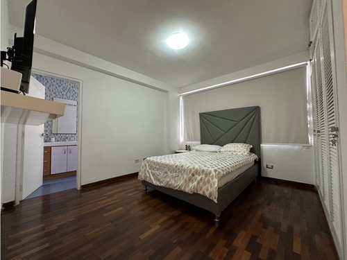 Se Vende Moderno Apartamento En Lomas De Las Mercedes