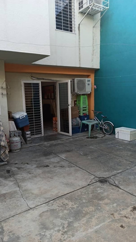 Imagen 6 de 11 de Cristian Guedez Vendem Th En El Pueblo De San Diego Conjunto Villa De San Rafael