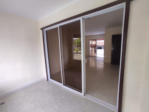 Vendo Apartamento, De Oportunidad, 1er Piso, 3 Habitaciones Av. Monumental, A/infantiles, Gazebos, Cancha Básquet