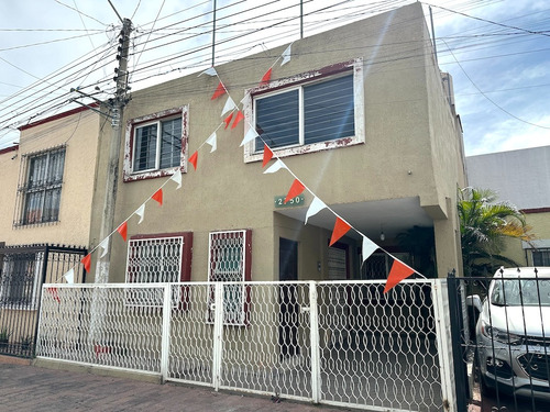 Casa Con Recamara En Planta Baja, Jardines De La Seattle, Zapopan