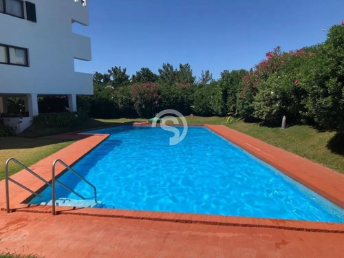 Apartamento Ubicado En Playa Mansa- Ref: 4110