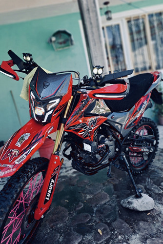 Motocicleta Veloci Xeverus Pro 300 2024 Color Rojo