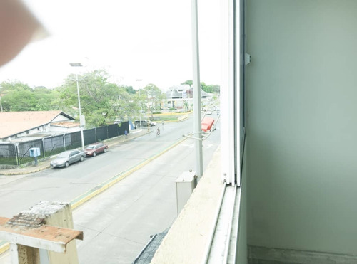 Imagen 3 de 9 de Se Vende O Se Alquila Oficina Av Juncal Ve02-879sc-mya