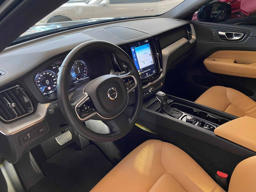 Imagem 10 de 15 de Volvo Xc60 2.0 D5 Diesel Momentum Awd Geartronic
