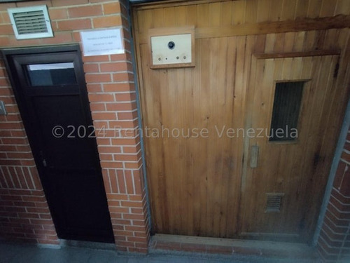 Apartamento En Venta. Urb. Colinas De Valle Arriba.