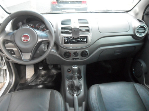Fiat Grand Siena Essence 1.6 Prata 2014