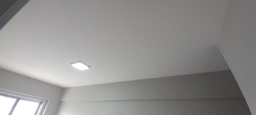 Apartamento De 01 Dormitório Com Vaga De Garagem Coberta !!!