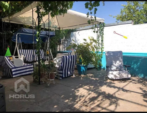 Casa En Venta De 4 Dorm. En Recoleta