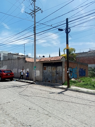 Venta Casa Con Terreno En Esquina Sta. Rosa Jauregui.