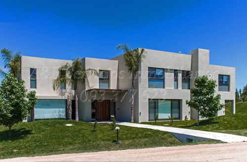 Barrio Carmel - Venta De Casa 5 Dormitorios