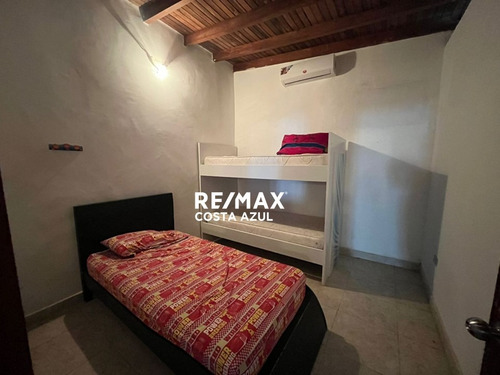 Remax Vende Amplia Casa En Conjunto Los Coralitos Tucacas