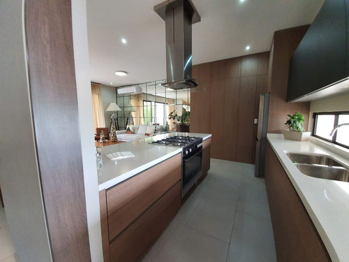 Gs Casa En Venta En El Mejor Fraccionamiento De Cumbres Amenidades