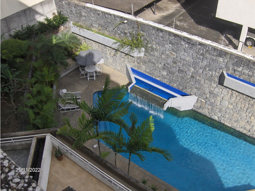 Se Vende Apto 242 M2 3h/3b/3p Altamira 4568