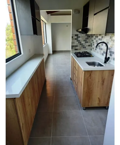 Apartamento En Las Palmas, Piso 4
