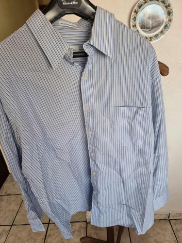 Camisa Christian Dior , No Fendi , Gucci Hermes Vuitton