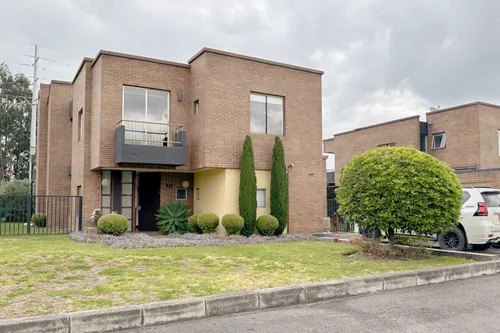 Casa En Venta En Cota. Cod V6950