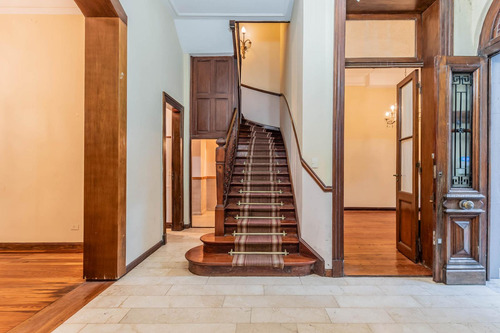 Casa En Villa Urquiza.una Joya Arquitectónica Que Conserva El Encanto Y La Elegancia De Su Época