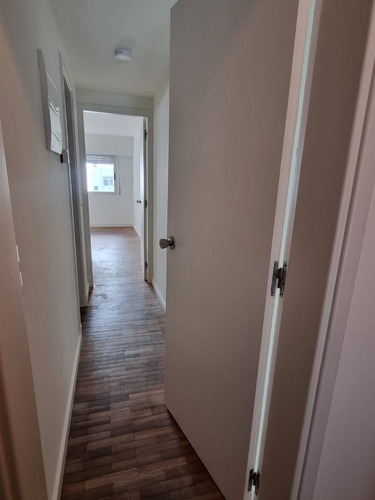 Imagen 3 de 14 de Lindo Apto A Pasos Del Parque En 21 De Septiembre Y A Mts De Ellauri. 1 Dormitorio 55 Mts Reales Al Frente Y Contra Frente Edif. Con Vig. 24 Losa Individual Bbcoa Solo Porto O Sura. Gc7000