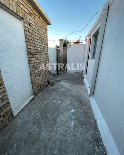 Alquiler Casa 1 Dormitorio En Barrio Cerro