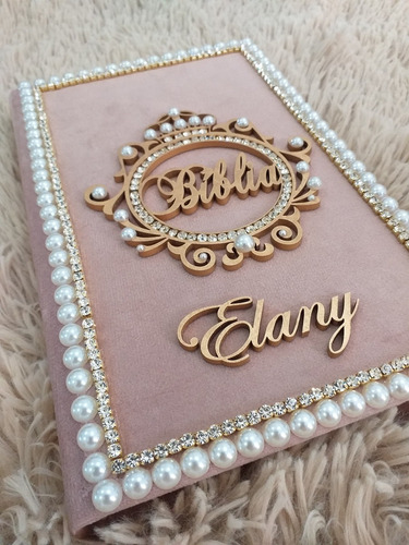 Imagem 2 de 10 de Bíblia Decorada Católica Veludo Rose Brasão Luxo