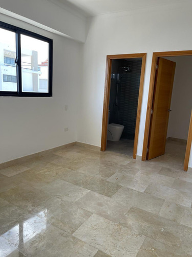 Apartamento De Venta Piso Alto En Santo Domingo 