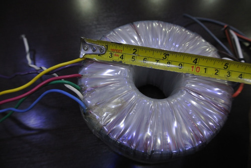 Imagem 2 de 5 de Transformador Toroidal Para Amplificador 14cm X 7cm
