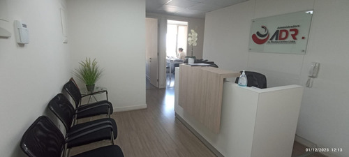 Oficina De 84 Mtrs2 4 Privado Sala De Reunion 4 Baño 3 Est.