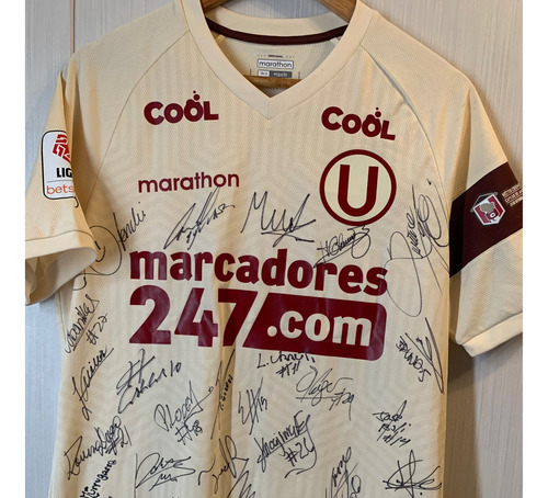 Camiseta De Universitario Firmada Por Jugadores