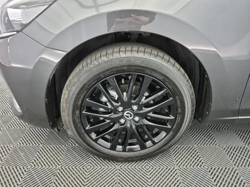 Mazda Touring edición carbón edition 1.5