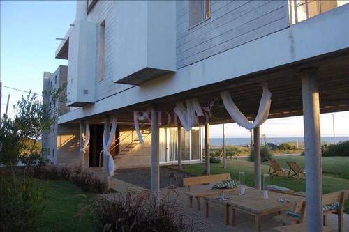 Punta Piedras En Venta, Excepcional Propiedad Construida Por El Arquitecto Martin Gomez.