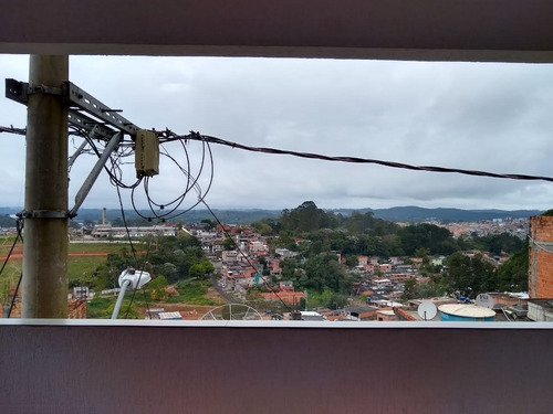 Sobrado Com 5 Cômodos E Garagem