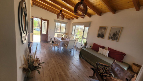 En Venta, Casa De Categoria Amoblada A 500m Del Lago