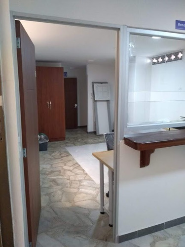 Imagen 7 de 26 de Alquilo Consultorio En El Barrio San Fernando