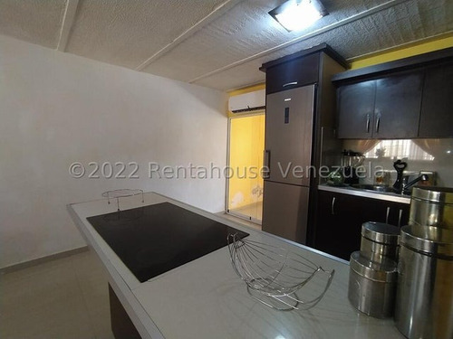 Se Vende Casa Los Samanes Urb. La Esmeraldas Maracay 23-6298 Al