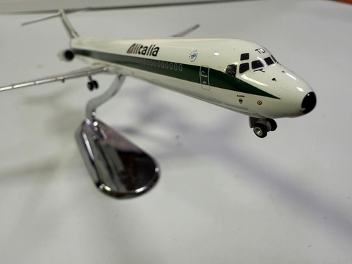Gemini Jets Alitalia Md-80 1/250 Tren Retractil Verde (Usado)