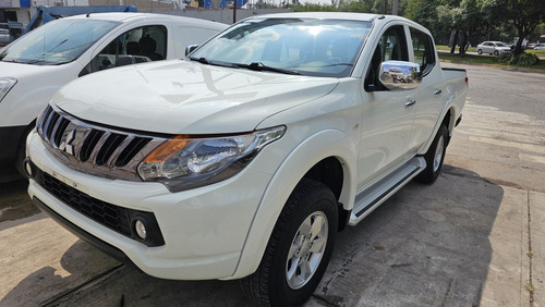 Mitsubishi L200 2.4 Cabina Doble 4x2 Mt