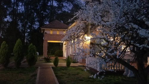 Permuta O Venta Hermosa Casaquinta O Permanente - 2 Casas