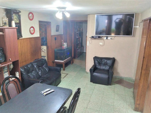 Imagen 2 de 21 de Casa De 5 Ambientes En 2 Plantas A Refaccionar En Muy Buena Zona De Olivos .