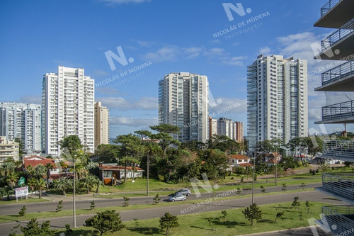 Imagen 6 de 23 de Departamento En Venta, Excelente Ubicacion, Edificio Alexander Boulevard - Punta Del Este Mansa